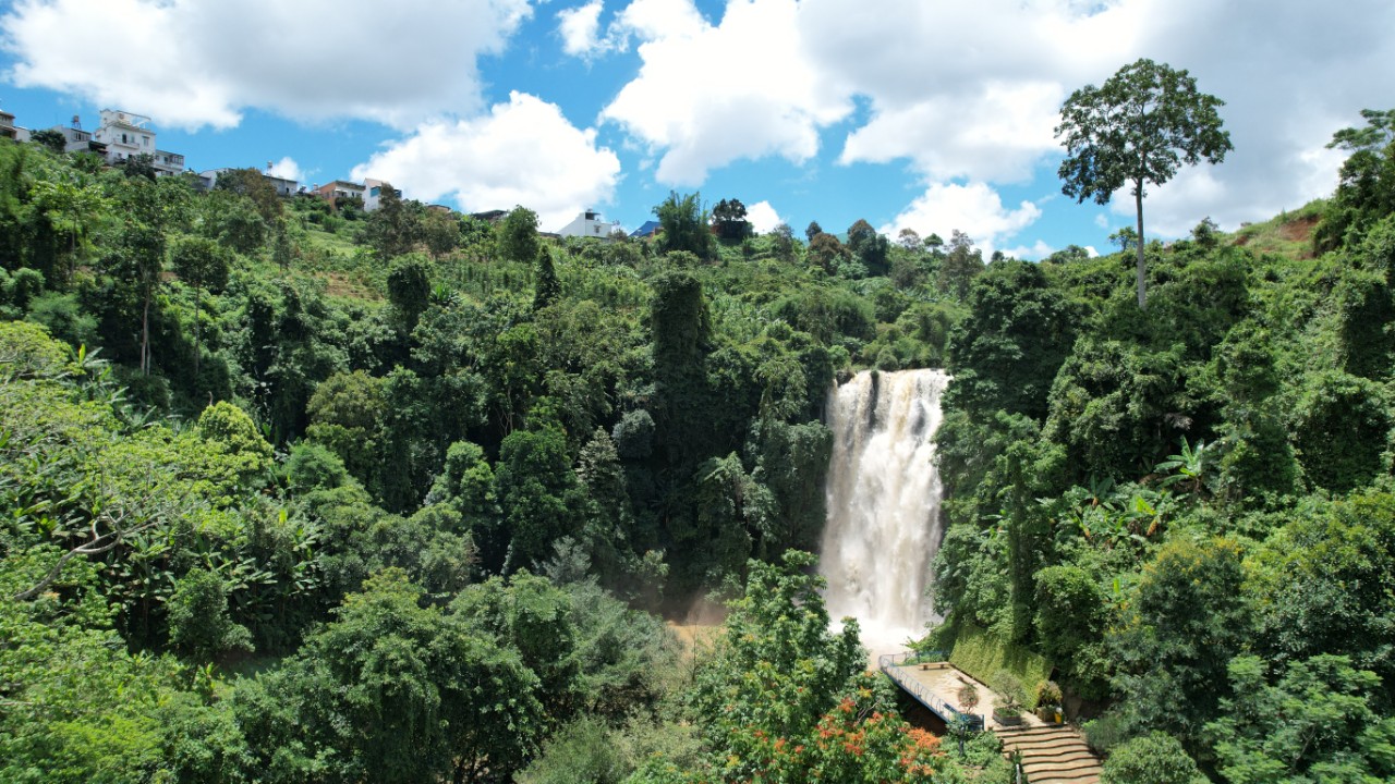 LiLiAng Water Falls